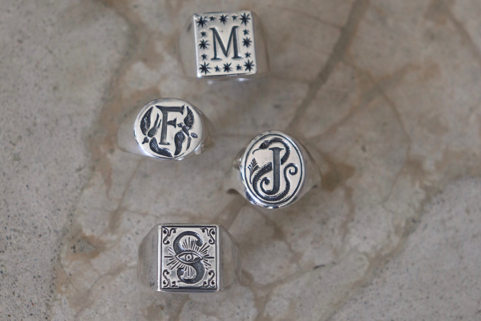 Colección Iniciales Sagradas