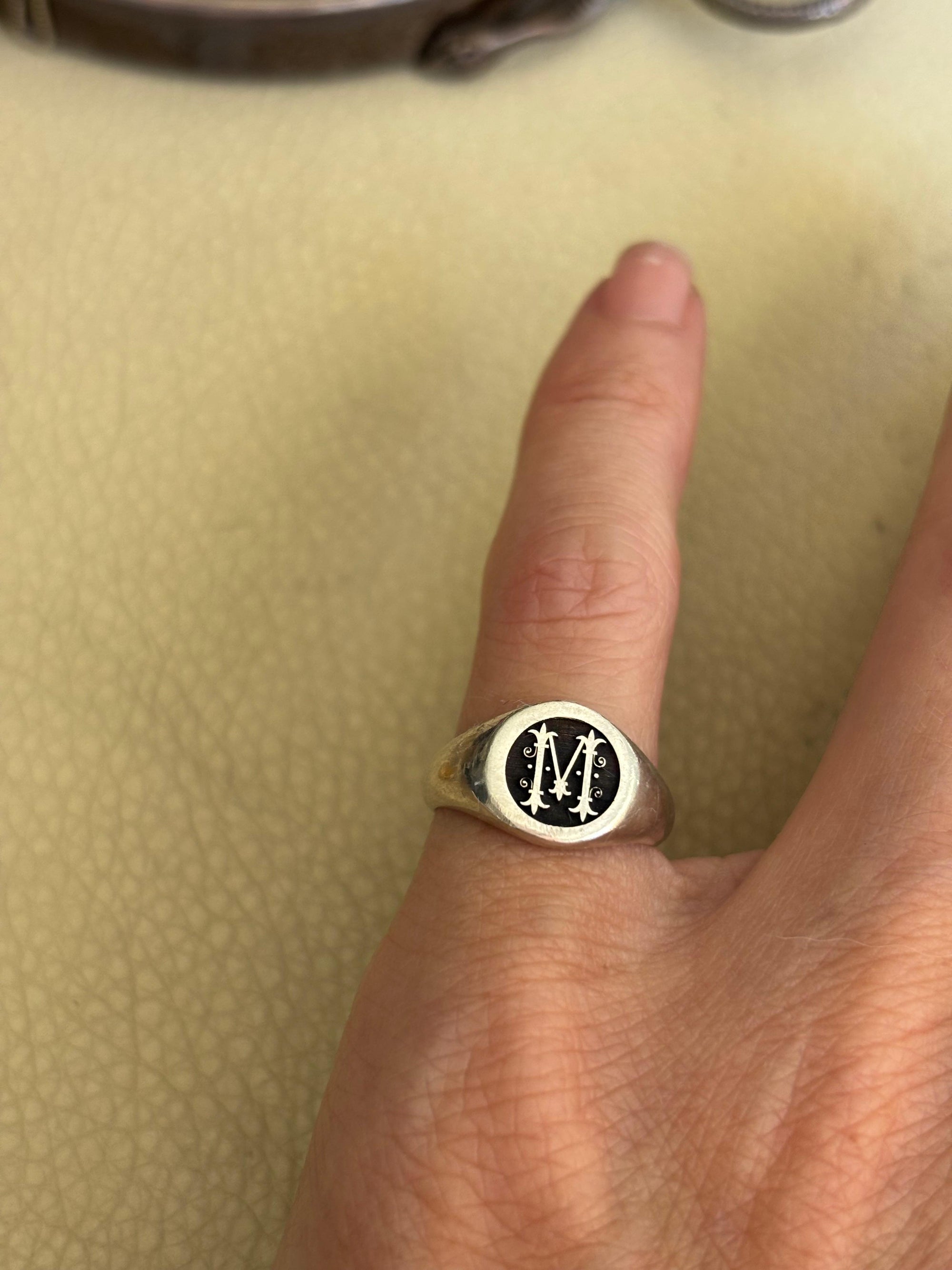 Pebble Monograma M