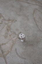 Anillo sello Axis en plata 950 con topacio rosa, brillante y rubí – diseño personalizado Jo&G