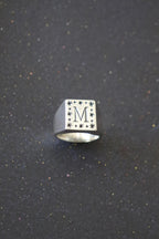 Anillo Edge en plata 950 con grabado de estrellas – diseño hecho a mano por Jo&G