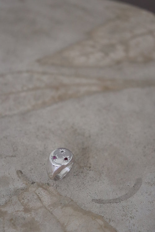 Anillo sello Axis en plata 950 con topacio rosa, brillante y rubí – diseño personalizado Jo&G